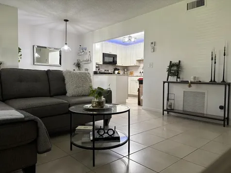 330 Knotty Pine Circle Greenacres FL 33463
