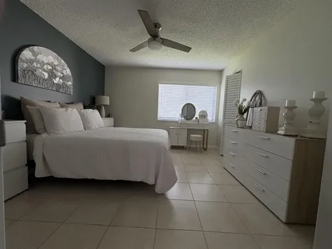 330 Knotty Pine Circle Greenacres FL 33463