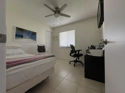 330 Knotty Pine Circle Greenacres FL 33463