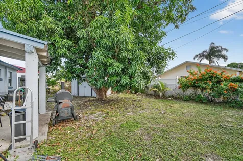 173 W 18th Street Riviera Beach FL 33404