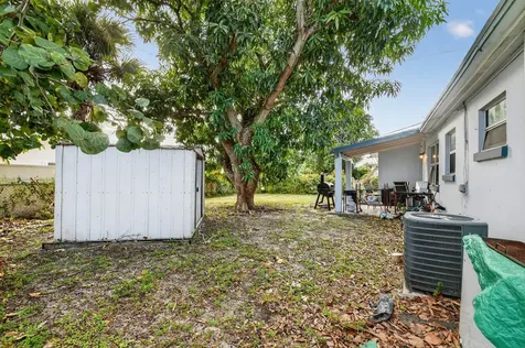 173 W 18th Street Riviera Beach FL 33404