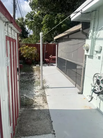 820 W Lakewood Road West Palm Beach FL 33405