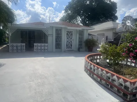 820 W Lakewood Road West Palm Beach FL 33405