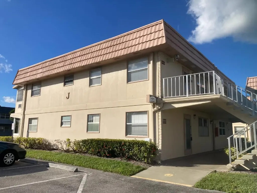 445 Saxony Way Delray Beach FL 33446