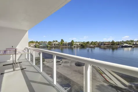 20515 E Country Club Drive Aventura FL 33180