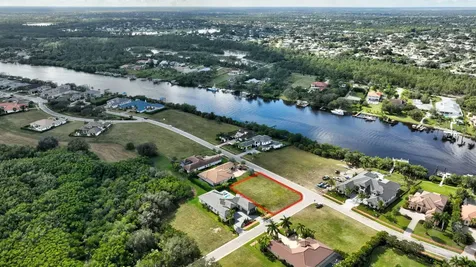 183 SE Via Terra Bella Port Saint Lucie FL 34952