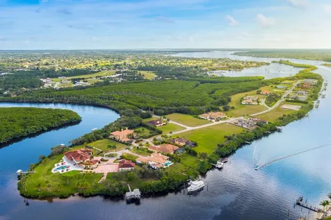 183 SE Via Terra Bella Port Saint Lucie FL 34952