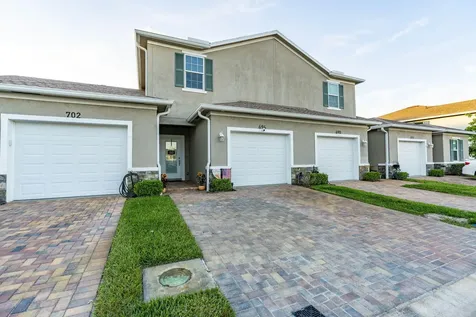 696 Ne Waters Edge Lane Port Saint Lucie FL 34983