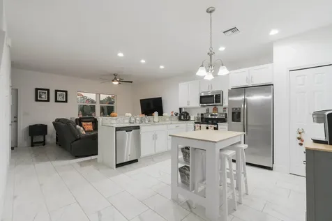 696 Ne Waters Edge Lane Port Saint Lucie FL 34983
