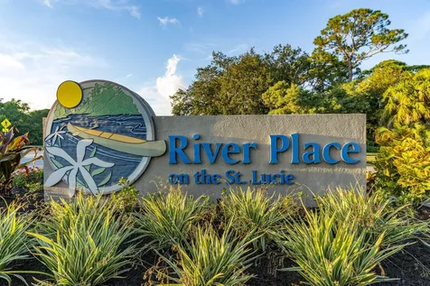 696 Ne Waters Edge Lane Port Saint Lucie FL 34983