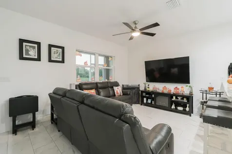 696 Ne Waters Edge Lane Port Saint Lucie FL 34983