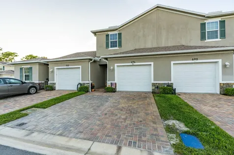696 Ne Waters Edge Lane Port Saint Lucie FL 34983