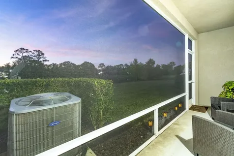 696 Ne Waters Edge Lane Port Saint Lucie FL 34983