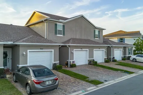 696 Ne Waters Edge Lane Port Saint Lucie FL 34983