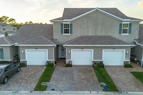 696 Ne Waters Edge Lane Port Saint Lucie FL 34983