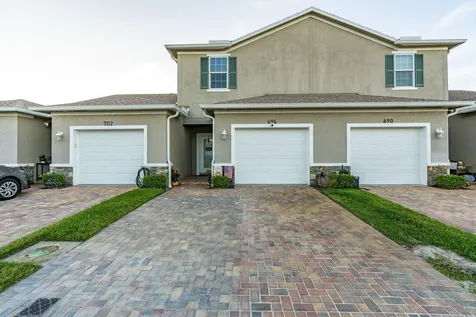 696 Ne Waters Edge Lane Port Saint Lucie FL 34983
