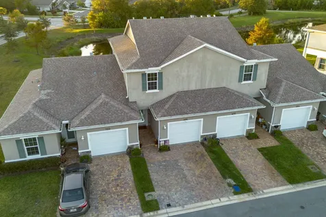 696 Ne Waters Edge Lane Port Saint Lucie FL 34983