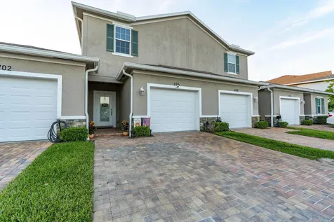 696 Ne Waters Edge Lane Port Saint Lucie FL 34983