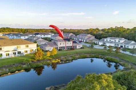 696 Ne Waters Edge Lane Port Saint Lucie FL 34983
