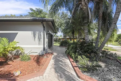140 Sw Mark Court Port Saint Lucie FL 34953