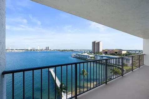 3040 Lake Shore Drive Riviera Beach FL 33404