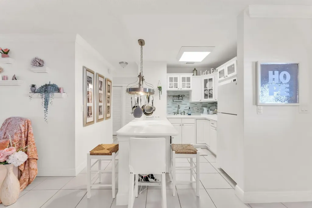 2131 Ne 42nd Court Lighthouse Point FL 33064