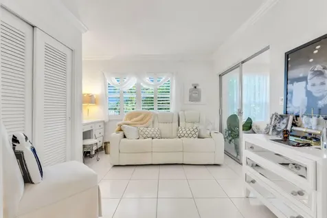 2131 Ne 42nd Court Lighthouse Point FL 33064