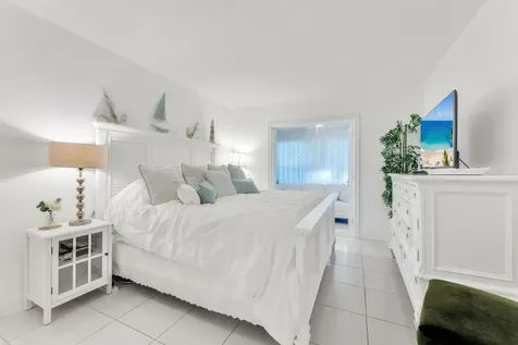 2131 Ne 42nd Court Lighthouse Point FL 33064