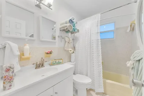 2131 Ne 42nd Court Lighthouse Point FL 33064