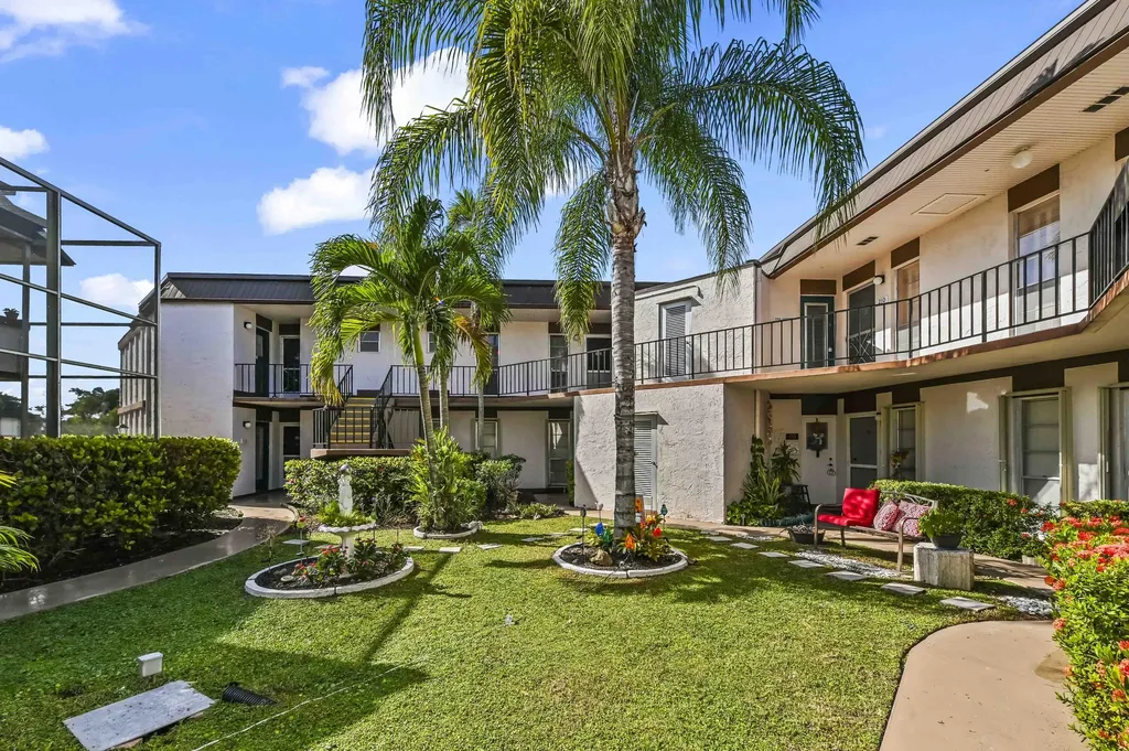 6 Greenway Village Royal Palm Beach FL 33411