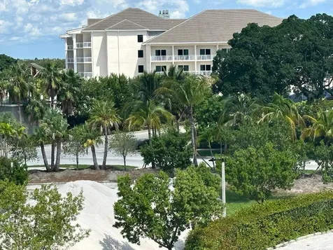2400 Presidential Way West Palm Beach FL 33401