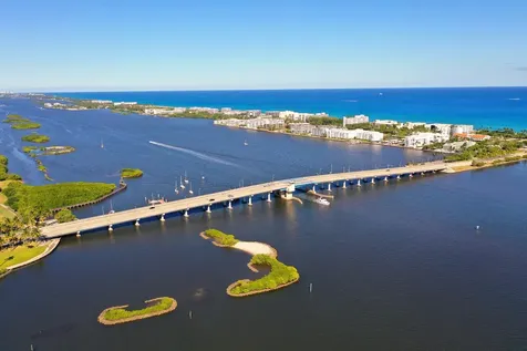 126 N Palmway Lake Worth Beach FL 33460