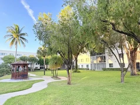 3138 Via Poinciana Lake Worth FL 33467