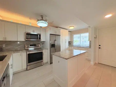 3138 Via Poinciana Lake Worth FL 33467