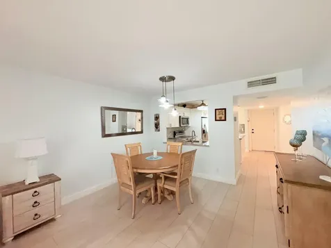 3138 Via Poinciana Lake Worth FL 33467