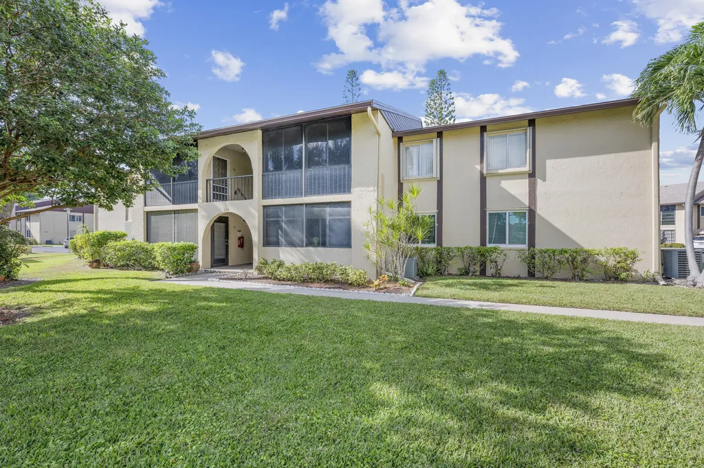 313 Pine Ridge Circle Greenacres FL 33463