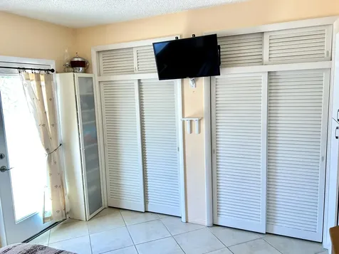 920 Sw 11th Avenue Hallandale Beach FL 33009
