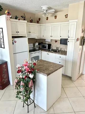 920 Sw 11th Avenue Hallandale Beach FL 33009