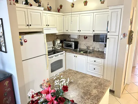 920 Sw 11th Avenue Hallandale Beach FL 33009