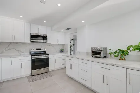 10180 W Bay Harbor Drive Bay Harbor Islands FL 33154