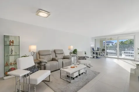 10180 W Bay Harbor Drive Bay Harbor Islands FL 33154