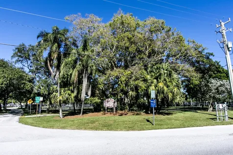 215 Ne 14 Avenue Pompano Beach FL 33060