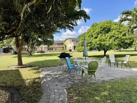 148 Bedford F West Palm Beach FL 33417