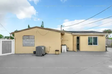 5713 Briarwood Street Mangonia Park FL 33407