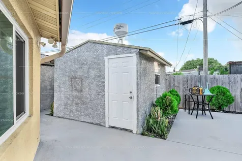 5713 Briarwood Street Mangonia Park FL 33407