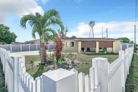 5713 Briarwood Street Mangonia Park FL 33407