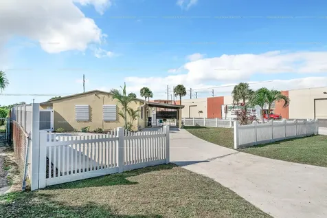 5713 Briarwood Street Mangonia Park FL 33407