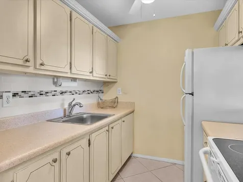 2542 S Federal Highway Boynton Beach FL 33435