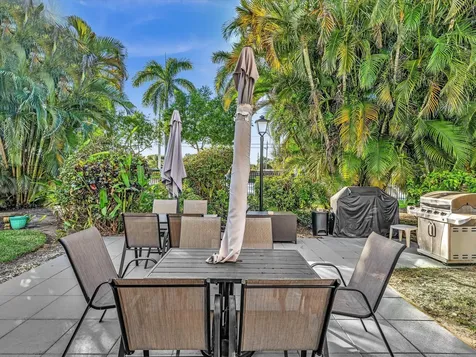 2542 S Federal Highway Boynton Beach FL 33435