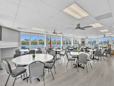 2542 S Federal Highway Boynton Beach FL 33435